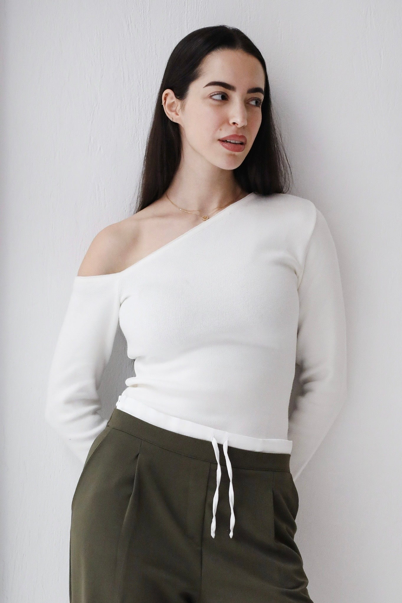 One shoulder basic top
